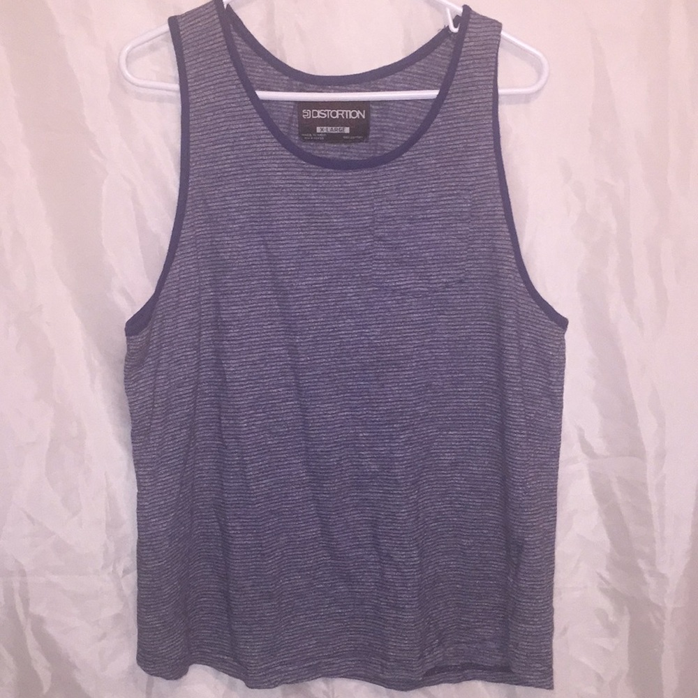 *FINAL MARKDOWN* Men’s striped tank top Sz XL 💙